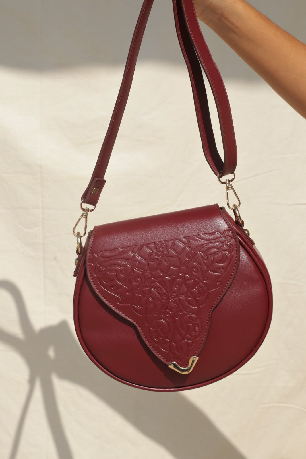 Intaglio CrossBag Burgundy