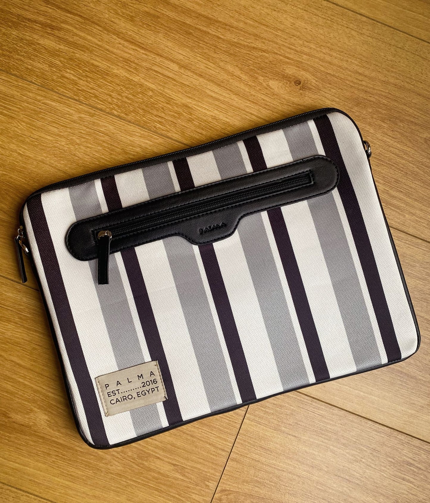 Linear Laptop Sleeve Black X Grey