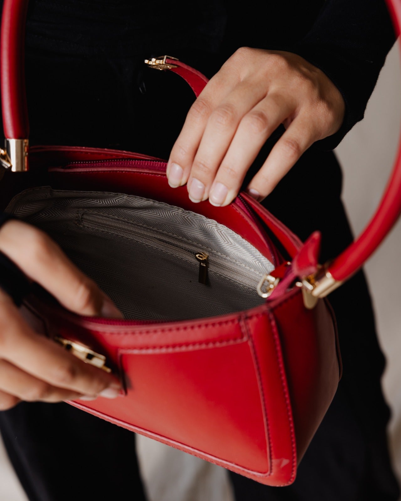 Luna Shoulder Bag In Burgundy